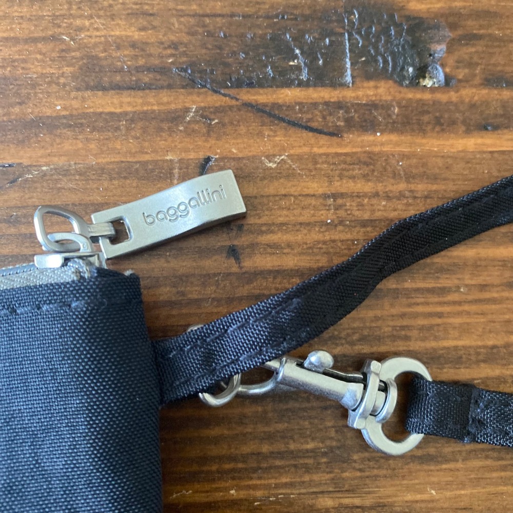 Baggallini Black Nylon RFID Wristlet Pouch Wallet W/ Card Slots Detachable Strap - Picture 4 of 10